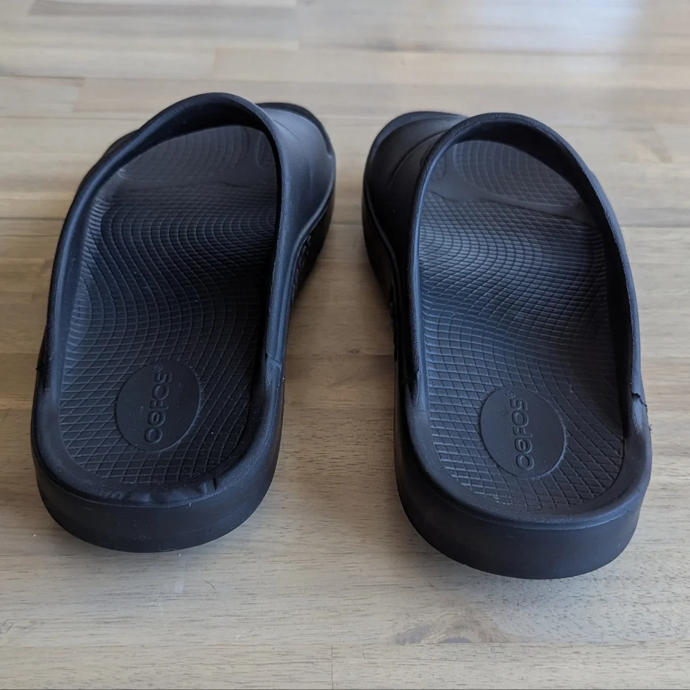 OOFOS Ooah‎ Slide Sandals (Men's 9, Women's 11)